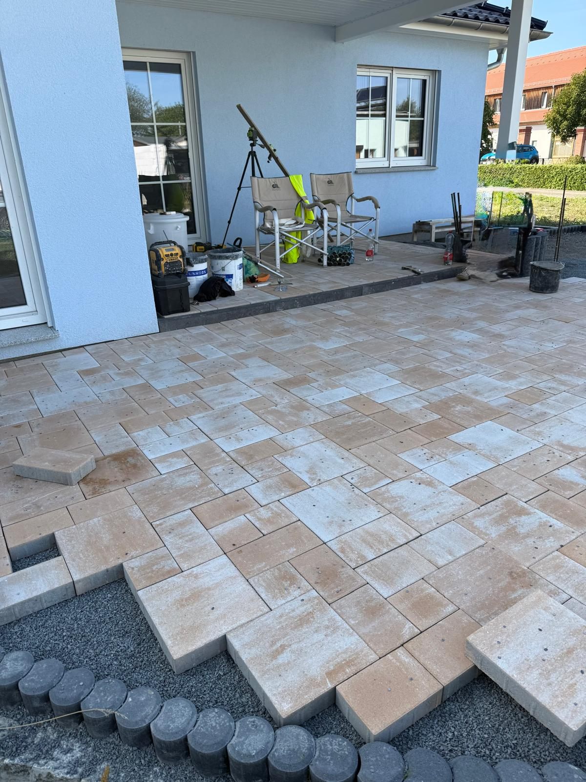 Die neue Terrasse vor dem Haus
